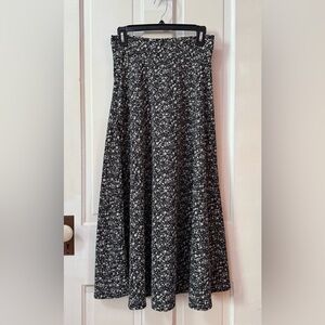 SHEIN Monochrome Floral Patterned Top